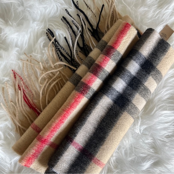 Burberry checked cashmere signature scarf - Picture 4 of 5